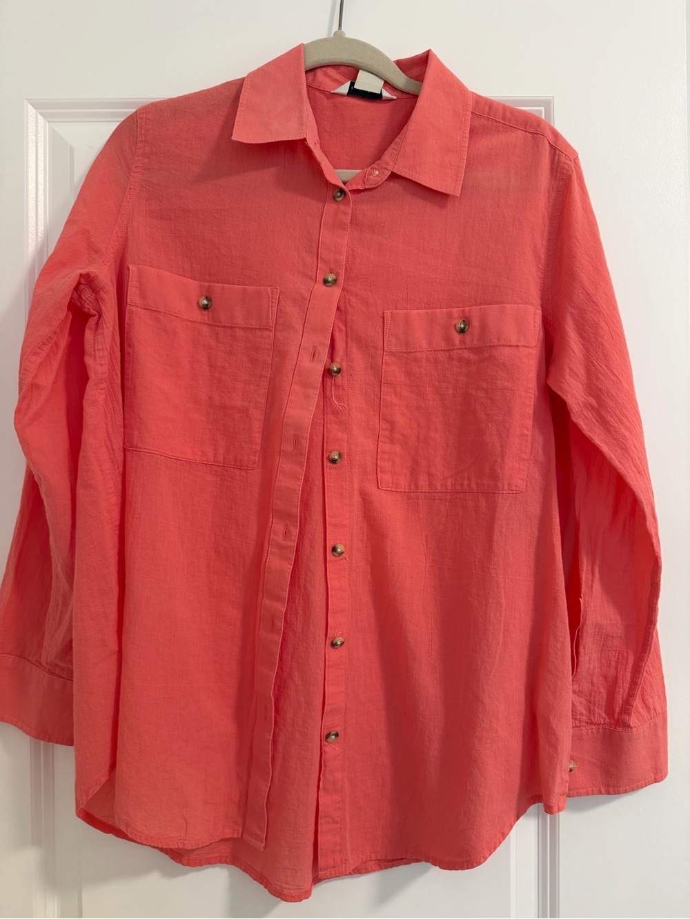Club Monaco Coral Linen Button-Up Shirt with Chest Pockets